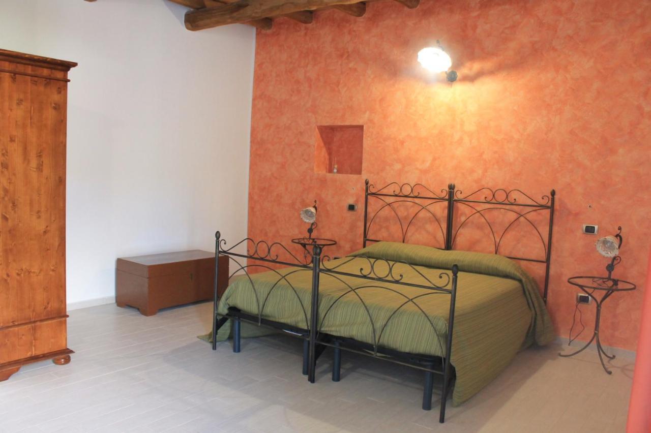 ジョイオーザ・マレーア Antico Casale Bed & Breakfast エクステリア 写真