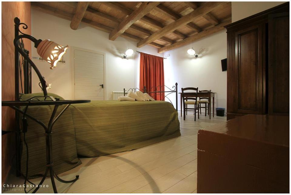 ジョイオーザ・マレーア Antico Casale Bed & Breakfast エクステリア 写真